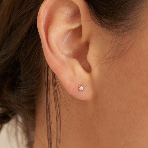 14kt Gold Magma Single Diamond Labret Earring